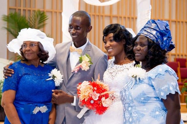 Richard Owusu-Ansah, from the NOVA Ghanaian church, marries Elizabeth Adonu, a member of the Washington-Ghanaian church, with the support of their mothers.